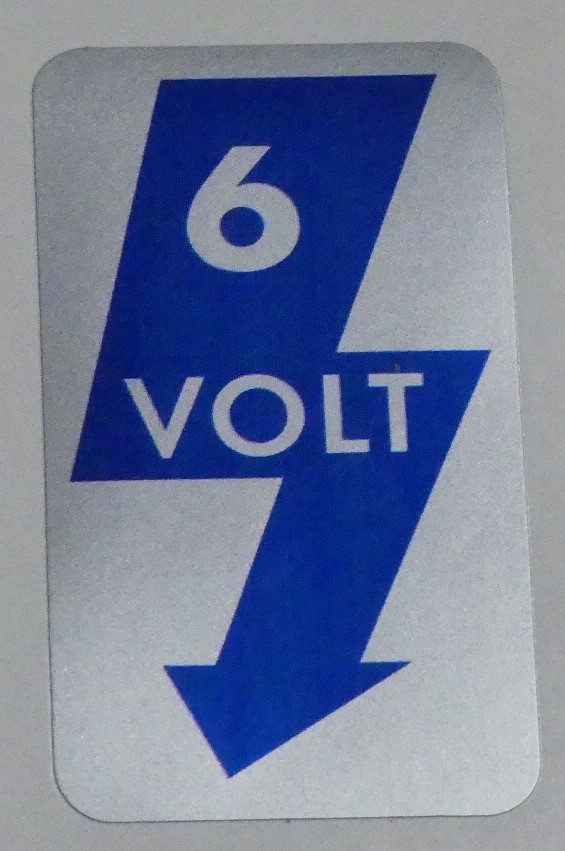 Aufkleber "6 Volt", A-Säule, links